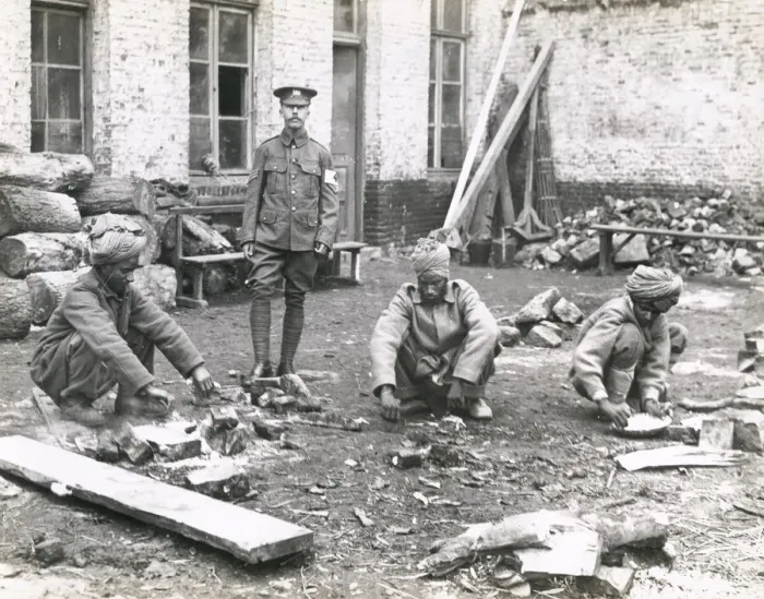 Framed Print : WWI: Indian colonial soldiers preparing a meal Framed Print : WWI: Indian colonial soldiers preparing a meal