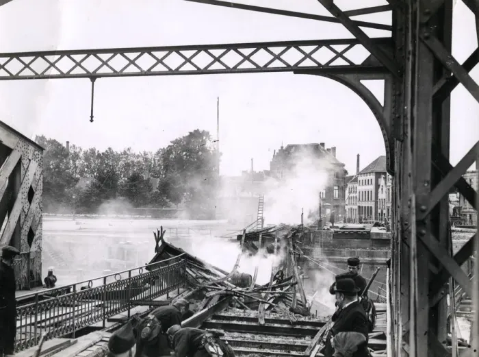 Framed Print : WWI: Railway bridge blown up Dendermonde, Termonde Framed Print : WWI: Railway bridge blown up Dendermonde, Termonde