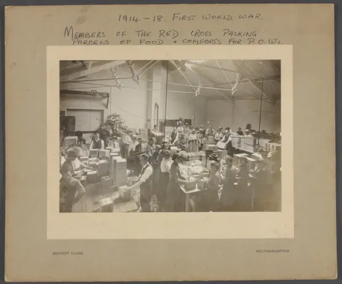 Framed Print : WWI - Red Cross packing parcels of food and comfort Framed Print : WWI - Red Cross packing parcels of food and comfort