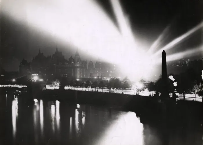 Framed Print : WWI: searchlights over the Embankment, Thames, London Framed Print : WWI: searchlights over the Embankment, Thames, London