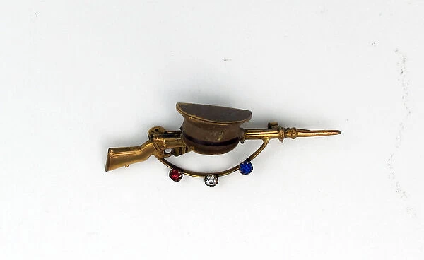 WWI Sweetheart brooch in the form of a rifle and cap