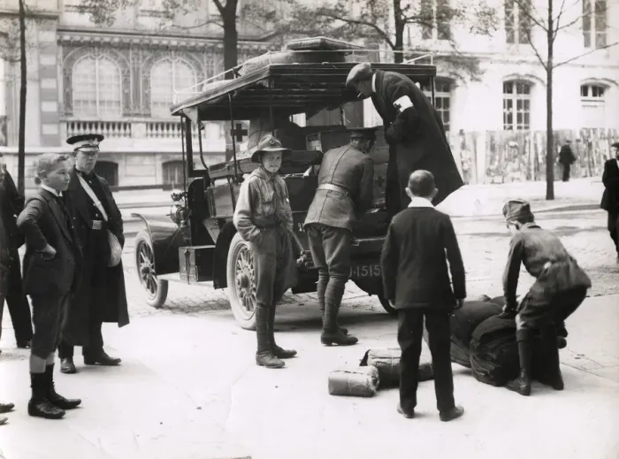 Framed Print : WWI: unloading Red Cross supplies from a car, Paris Framed Print : WWI: unloading Red Cross supplies from a car, Paris