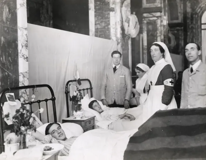 Framed Print : WWI: Women doctors Red Cross hospital, Paris Framed Print : WWI: Women doctors Red Cross hospital, Paris