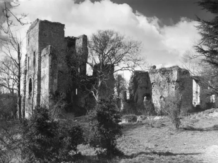Framed Print : Wykehams Palace Ruins Framed Print : Wykehams Palace Ruins