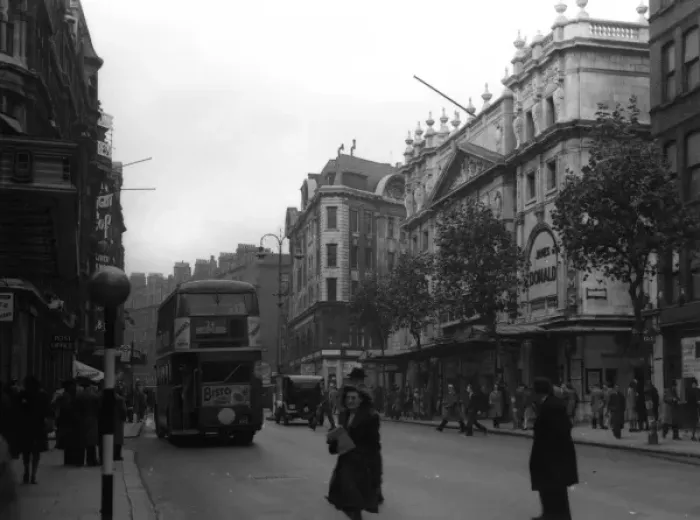 Framed Print : Wyndhams Theatre on Charing Cross Road Framed Print : Wyndhams Theatre on Charing Cross Road
