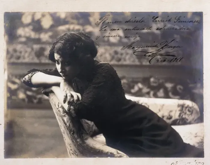 Framed Print : XIRGU, Margarita (1888-1969). Photo with dedication Framed Print : XIRGU, Margarita (1888-1969). Photo with dedication
