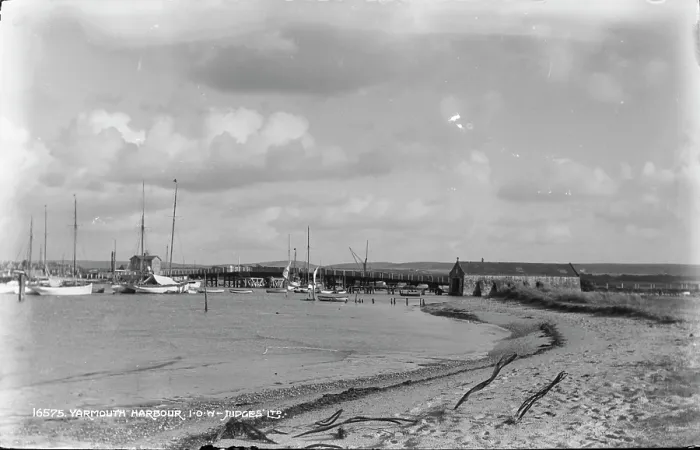 Framed Print : Yarmouth Harbour Framed Print : Yarmouth Harbour
