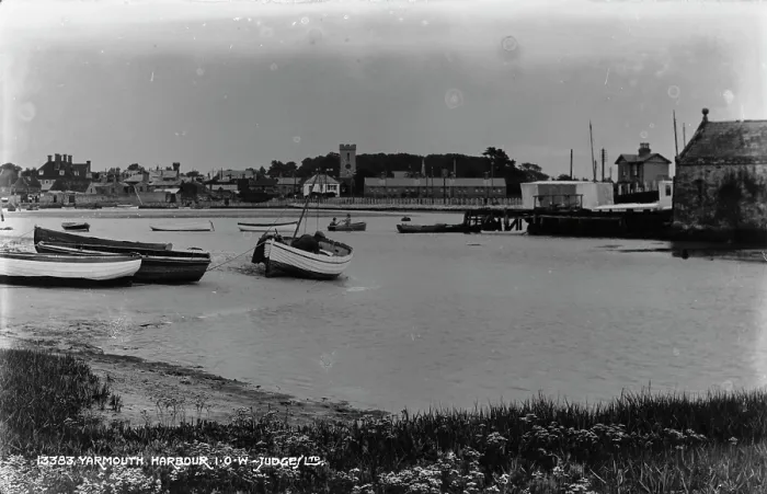Framed Print : Yarmouth Harbour Framed Print : Yarmouth Harbour