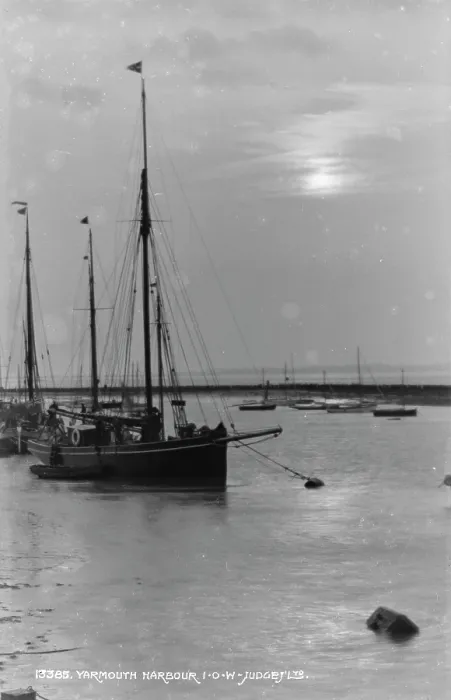 Framed Print : Yarmouth Harbour Framed Print : Yarmouth Harbour
