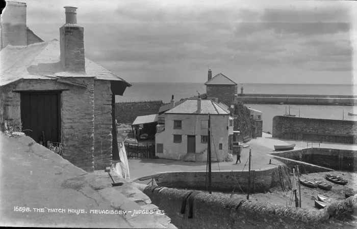 Framed Print : The Yatch House, Mevagissey Framed Print : The Yatch House, Mevagissey