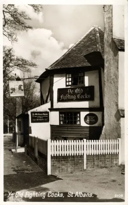 Framed Print : Ye Old Fighting Cocks Public House, St Albans, Hertfordshire Framed Print : Ye Old Fighting Cocks Public House, St Albans, Hertfordshire