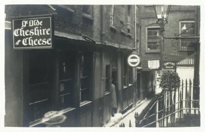 Framed Print : Ye Olde Cheshire Cheese Pub, Fleet Street, London Framed Print : Ye Olde Cheshire Cheese Pub, Fleet Street, London