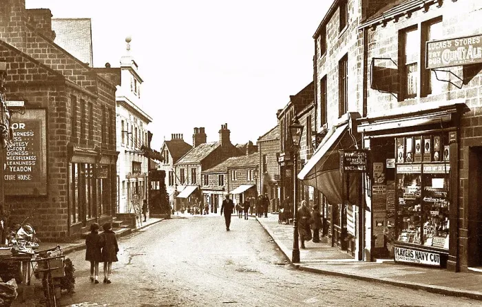 Framed Print : Yeadon High Street, early 1900s Framed Print : Yeadon High Street, early 1900s