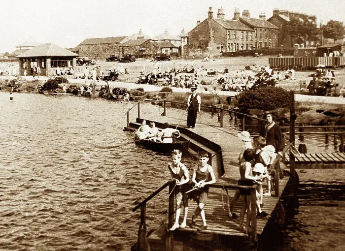 Framed Print : Yeadon Swimming Pool, early 1900s