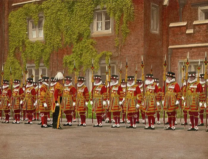 Framed Print : Yeoman Warders at St James's Palace, London Framed Print : Yeoman Warders at St James's Palace, London