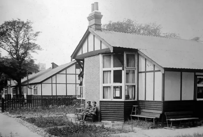 Framed Print : YMCA Euston Hut, London during WW1 Framed Print : YMCA Euston Hut, London during WW1