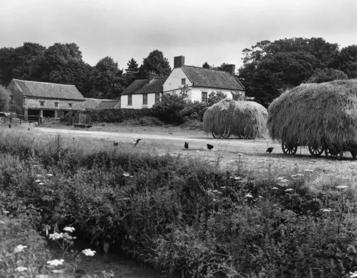 Framed Print : YORKSHIRE FARMHOUSE Framed Print : YORKSHIRE FARMHOUSE