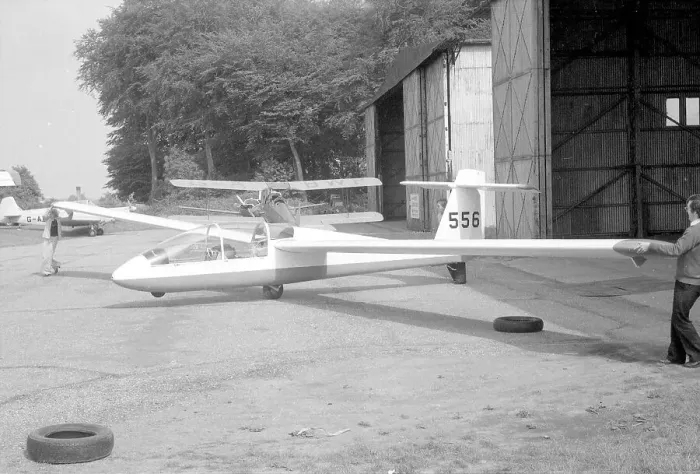 Framed Print : Yorkshire Sailplanes YS-53 Sovereign 556 Framed Print : Yorkshire Sailplanes YS-53 Sovereign 556