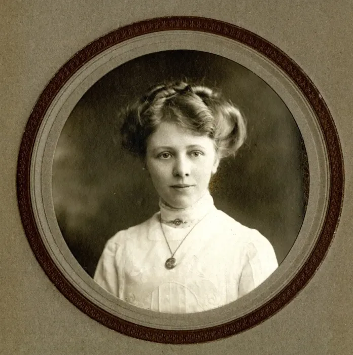 Framed Print : Young Edwardian woman in a studio photo Framed Print : Young Edwardian woman in a studio photo