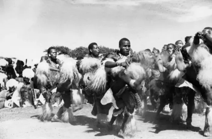 Framed Print : Zulu Dancers / Tresses Framed Print : Zulu Dancers / Tresses