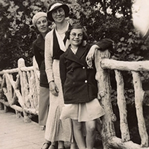 1930s mother and daughters