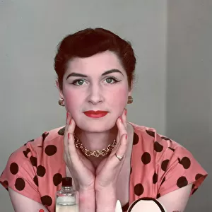 1950S Woman & Make-Up