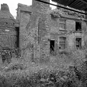 Abandoned kiln and buildings at Southorns pipeworks