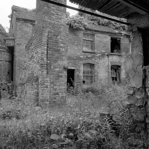 Abandoned kiln and buildings at Southorns pipeworks