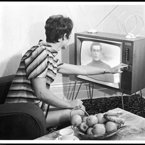 Adjusting Tv, 1960S