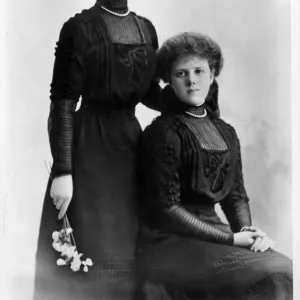 Alexandra, 2nd Duchess of Fife and her sister Princess Maud