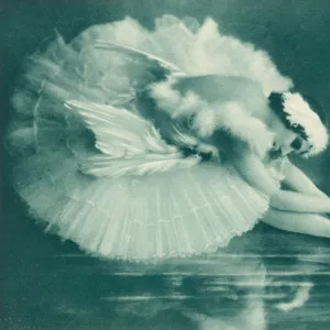 Anna Pavlova dancing Swan Lake