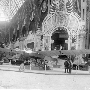 Antoinette stand at the Salon Aeronautique in 1909