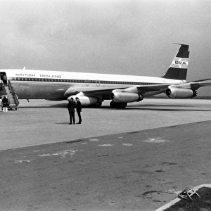Boeing 707-321 G-AYBJ of British Midland
