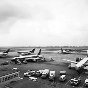Boeing 707s and Vickers VC10s of BOAC at Heathrow airport