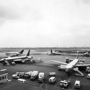 Boeing 707s and Vickers VC10s of BOAC at Heathrow airport