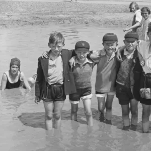 Boys Club, children at Burnham Beaches, 1934