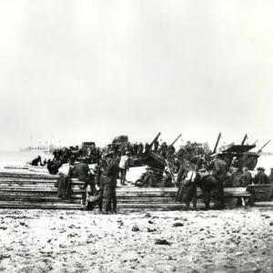 British troops landing at Rendine Bay, Gallipoli, WW1