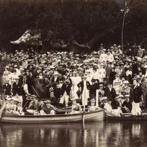 Cambridge Boat Club crew and spectators