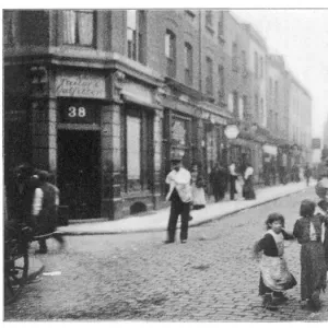 Children in Brick Lane 1907