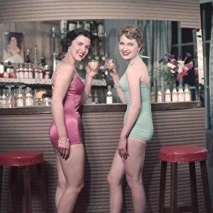 Cocktail Girls 1950S 4 / 4