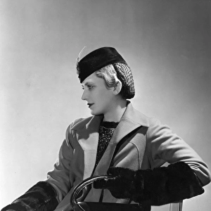 Costume / Seal Gloves 1935