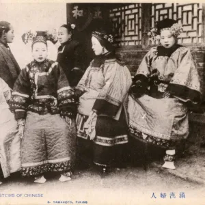 Different Hair & costume between Chinese / Manchurian Women