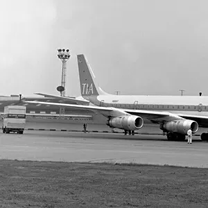 Douglas DC-8-61CF N8961T