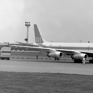 Douglas DC-8-61CF N8961T