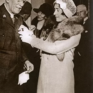 Duchess of York pins a star on breast of Prebendary Carlise