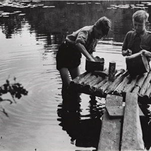 Dutch scouts washing up in a river, Holland