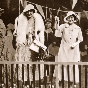 Elizabeth, Duchess of York winning a bottle of Champagne