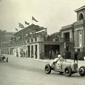 ERA leading a Bugatti during Mannin Moar Motor Race