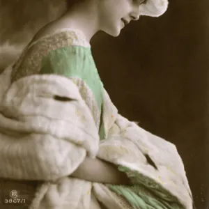 Fabulous Feather Headdress - 1920s Fashion