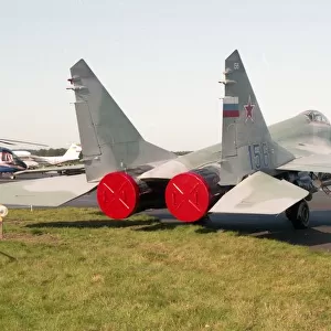 Farnborough 92 - MiG-29M (9-15) Blue 156
